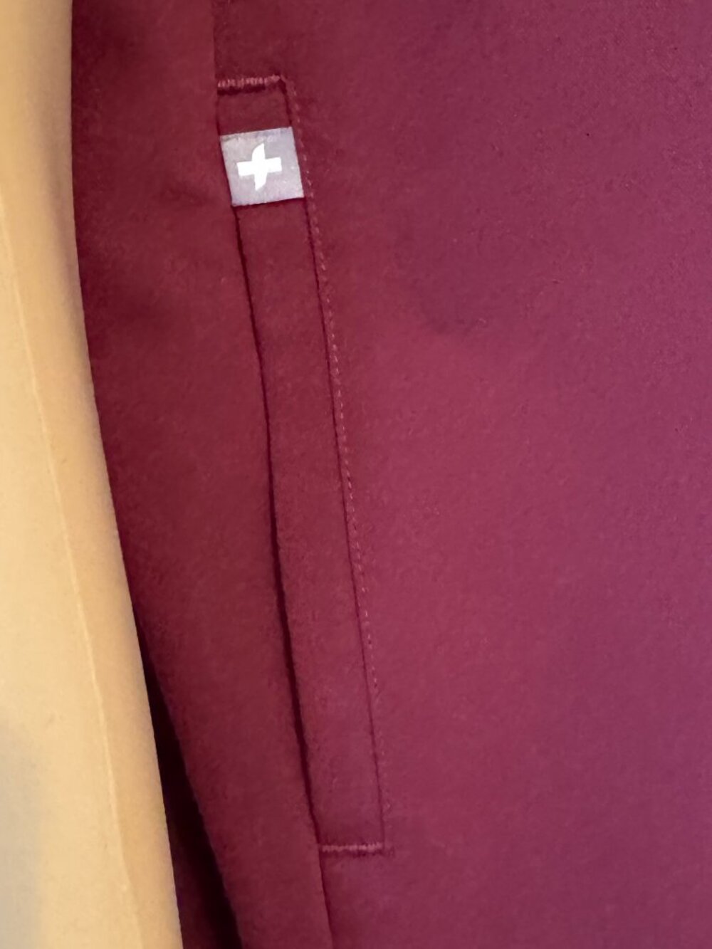 FIGS Rafaela Burgundy Technical Collection  Top XS - Picture 5 of 8